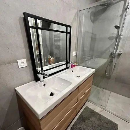 Accord Parfait - Avec Cour Privee 8p Paris